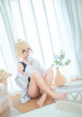 金牌客服董董恩_高清免费观看最新